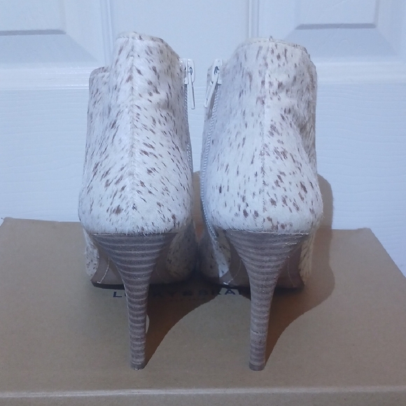 EUC Lucky Brand Cow Hair Fur Speckled Ankle Booties With Original Box- 8.5 - Picture 4 of 10